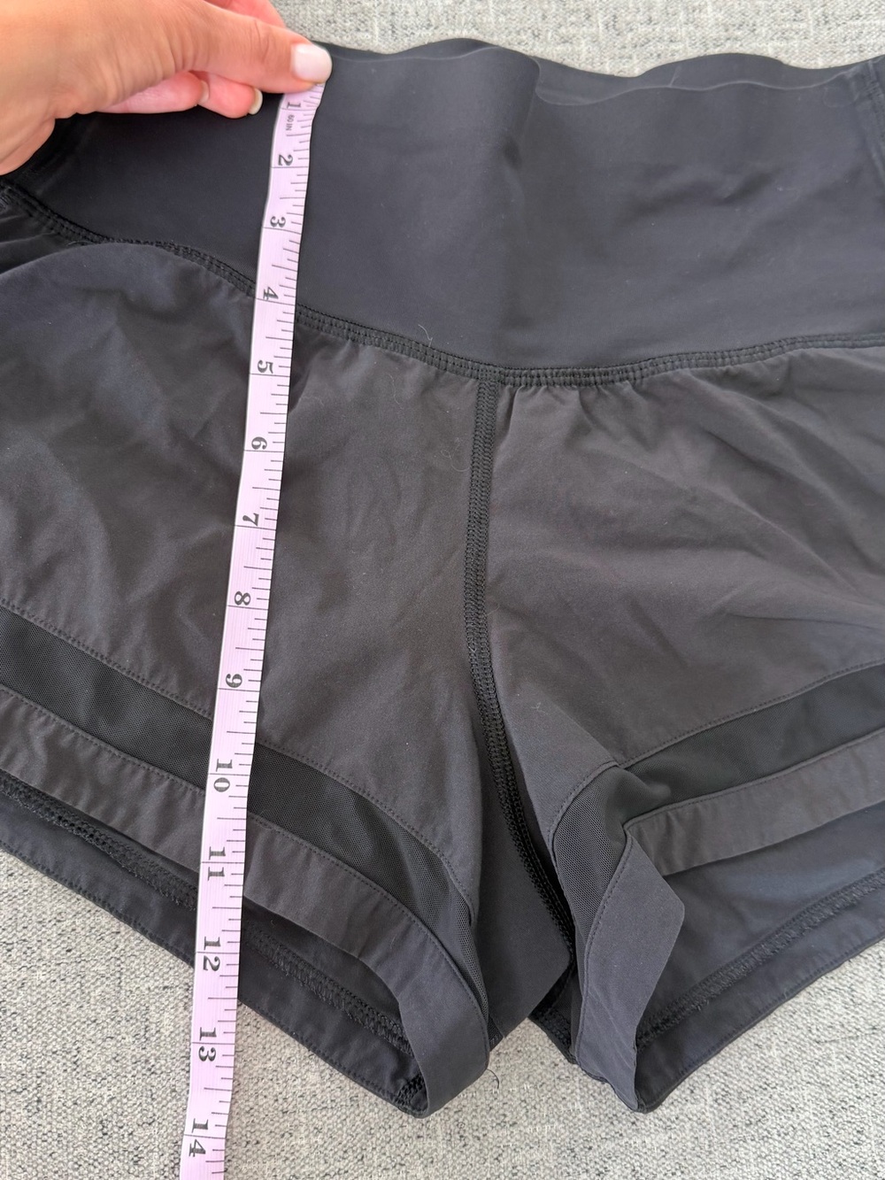 Lululemon black lined  Speed up shorts 2,5” sz 6 - Picture 8 of 9